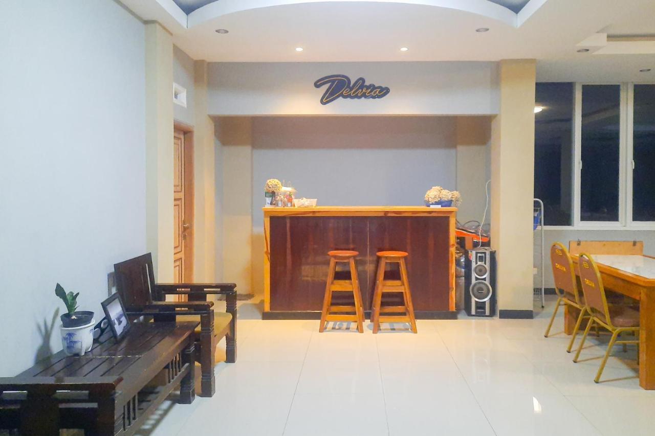 Delvia Bromo Homestay Mitra Reddoorz Pasuruan Esterno foto