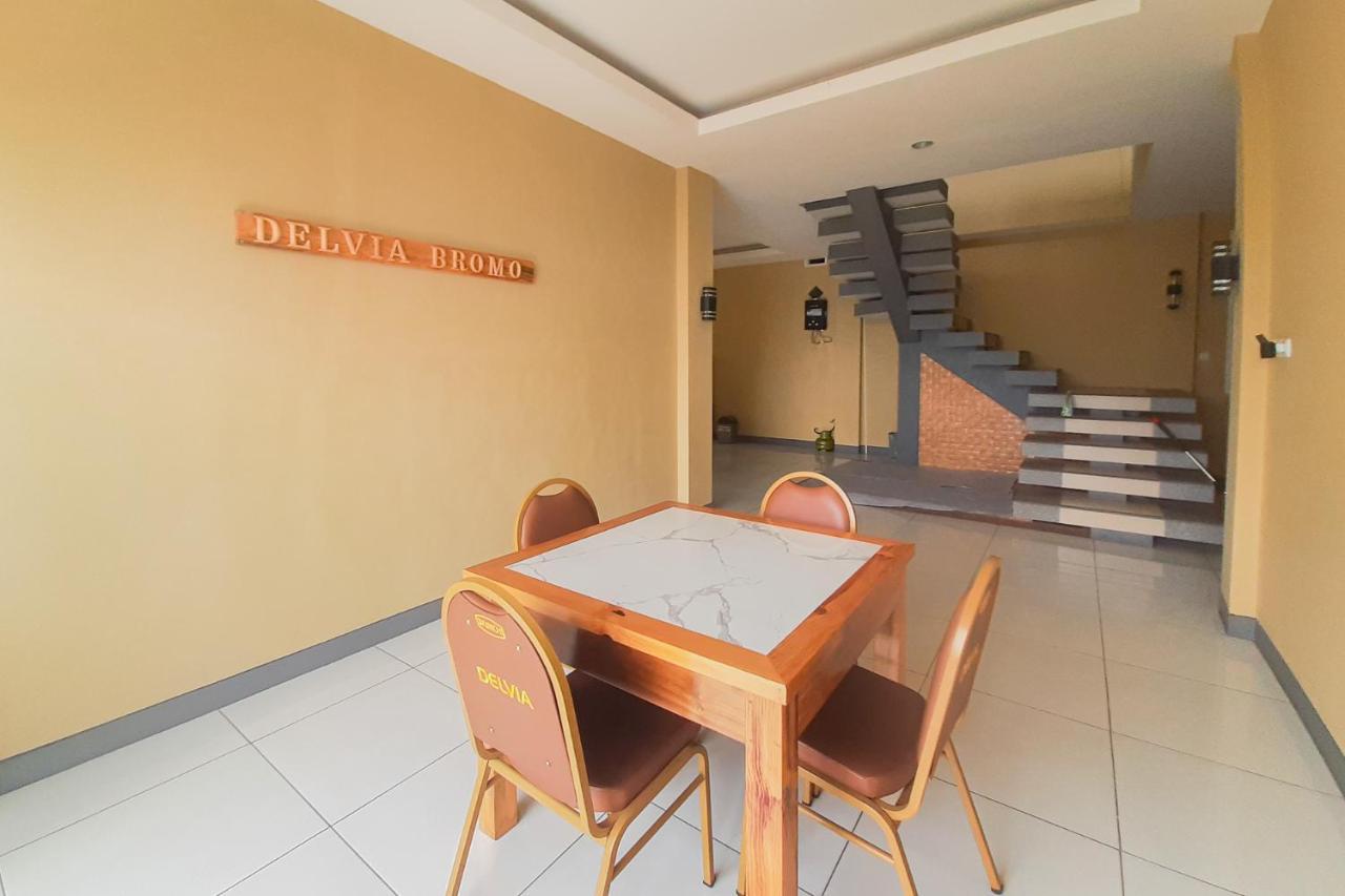 Delvia Bromo Homestay Mitra Reddoorz Pasuruan Esterno foto