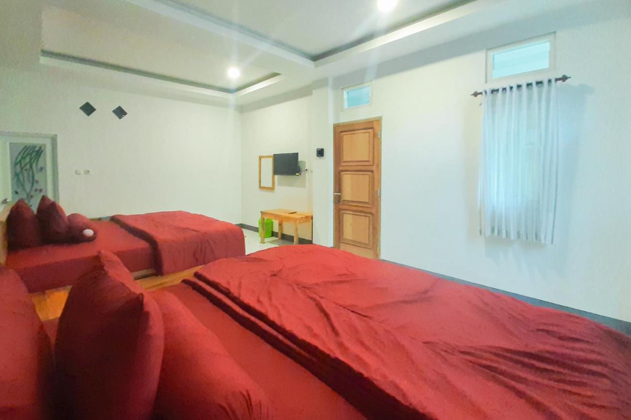Delvia Bromo Homestay Mitra Reddoorz Pasuruan Esterno foto