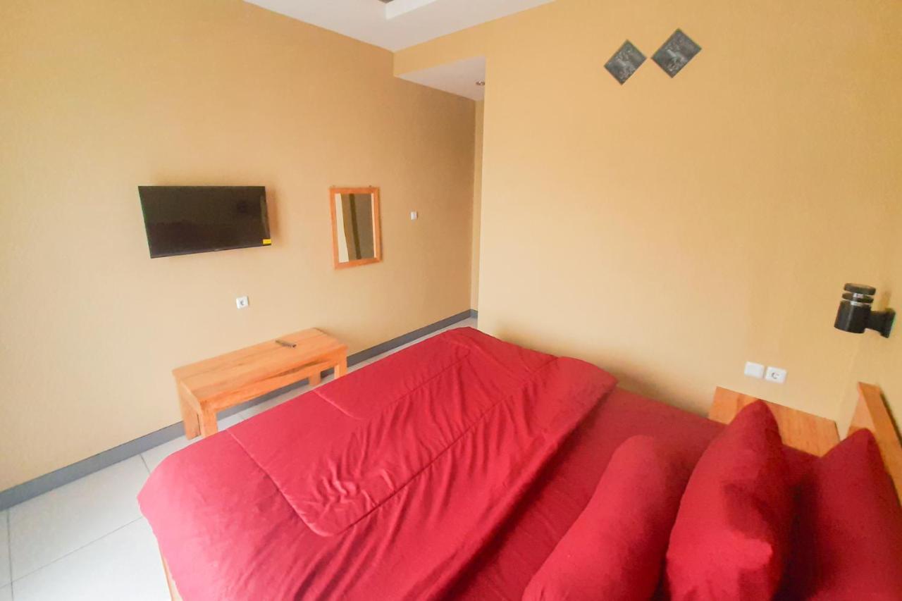 Delvia Bromo Homestay Mitra Reddoorz Pasuruan Esterno foto