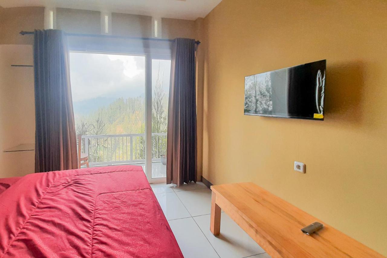 Delvia Bromo Homestay Mitra Reddoorz Pasuruan Esterno foto