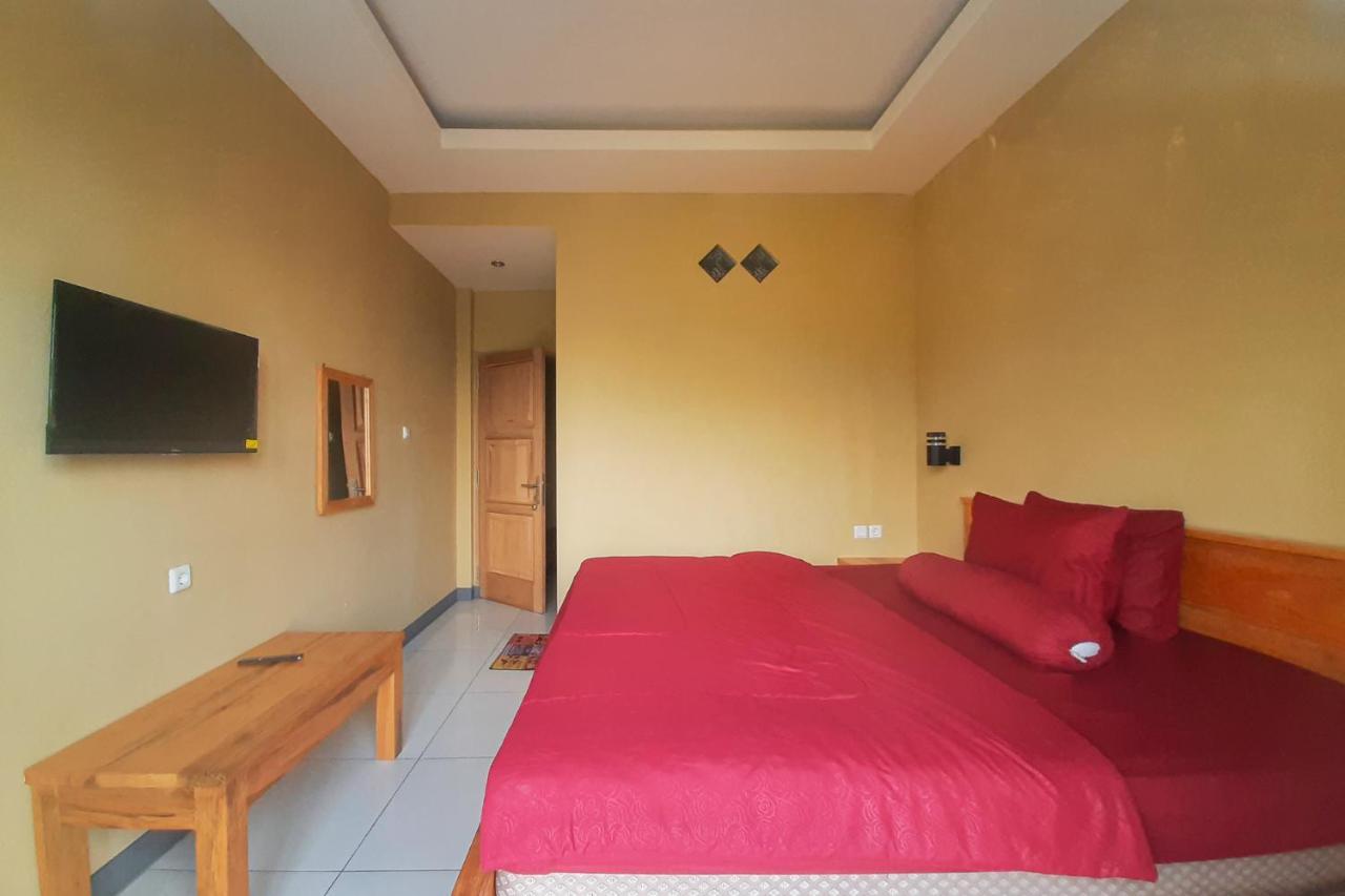 Delvia Bromo Homestay Mitra Reddoorz Pasuruan Esterno foto